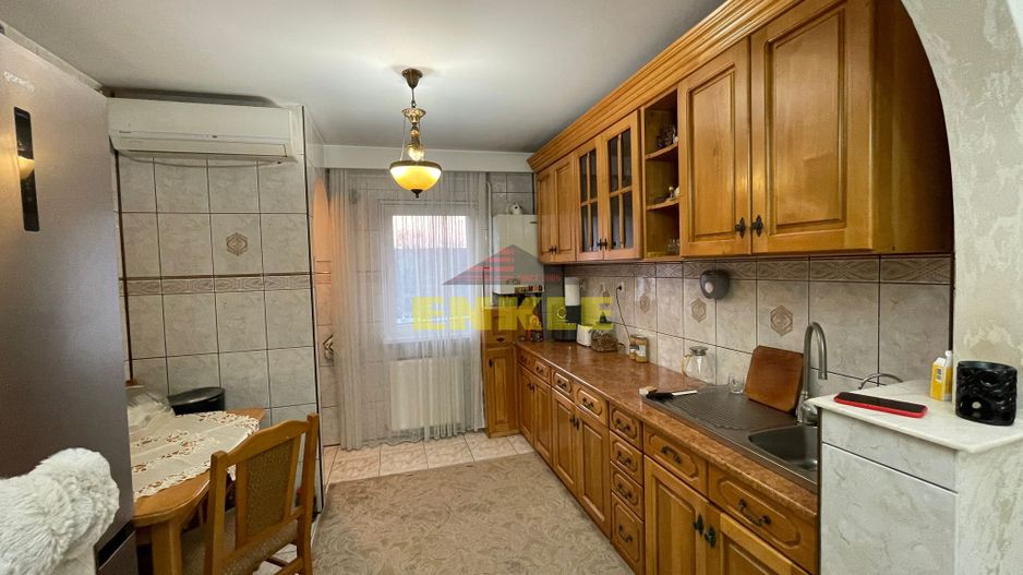 De vânzare apartament cu 4 camere semidecomandat, zona Bucovina - Poză 5