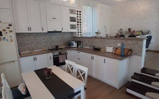 Vila 5 camere, Lebada , finisaje de lux, pret 295000 euro neg - Poză 3