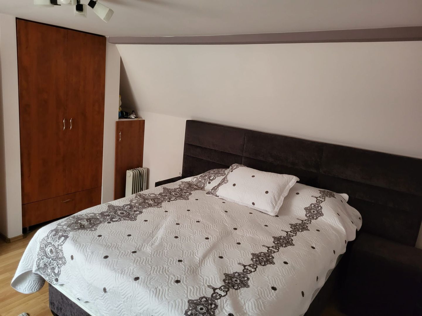 Casă cu piscină interioară -Turnișor - Poză 5