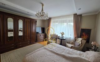 Casă cu garaj și panouri fotovoltaice în centrul orașului Salonta - Poză 7