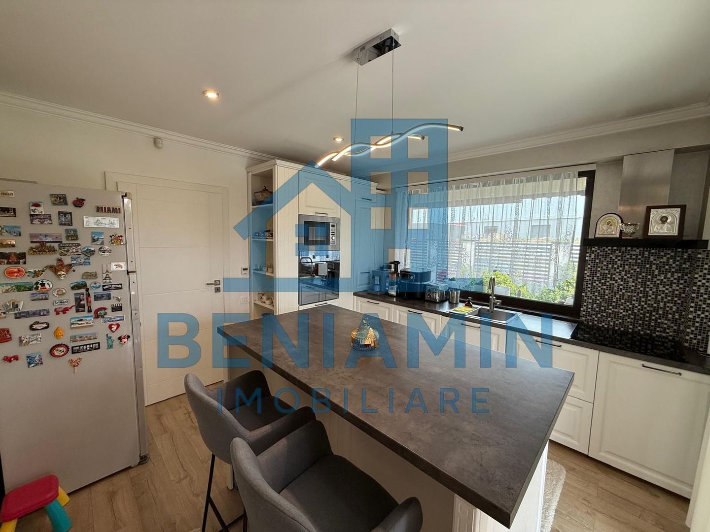 Vila ultramoderna Consul cu piscina si design impresionant - Poză 11