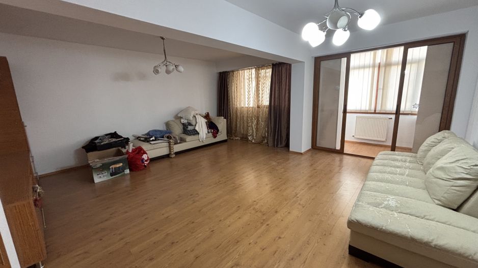 Apartament 3 camere – Bulevardul Dunarea, stradal, etaj 3, decomandat - Poză 2