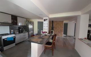Casă spațioasă, teren generos– Câmpenești - Poză 1