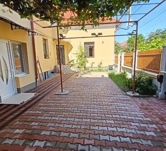 Casă 5 camere, 3 bai,2 bucătării, 200 mp utili, 370 mp teren - Poză 15
