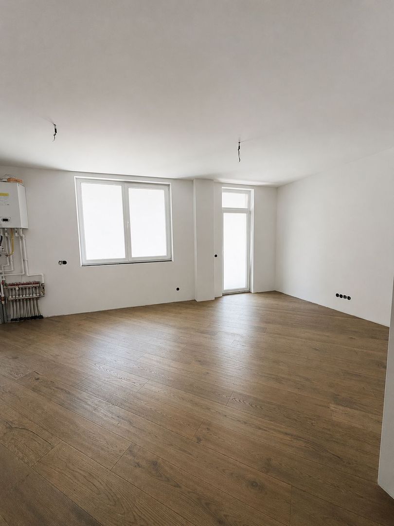 Apartament 3 camere, 2 bai, etaj intermediar, balcon, garaj, boxa - Poză 1