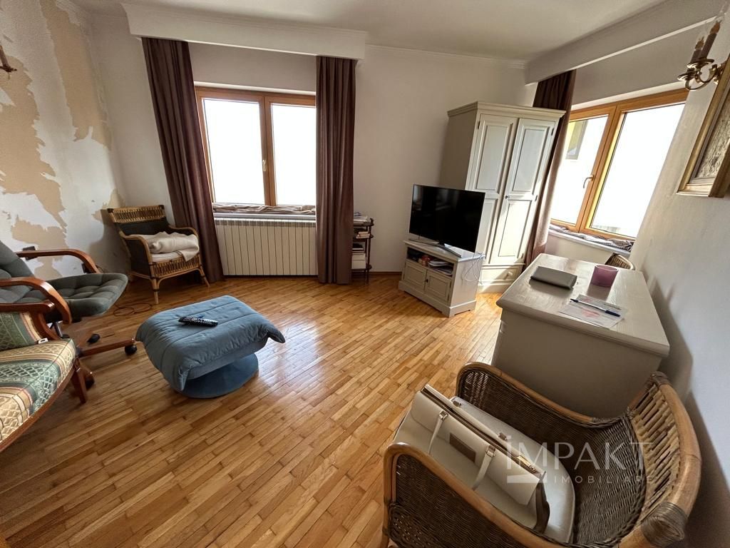 Vila individuala de lux de inchiriat, in cartier Gruia aproape de Cetatuie! - Poză 8