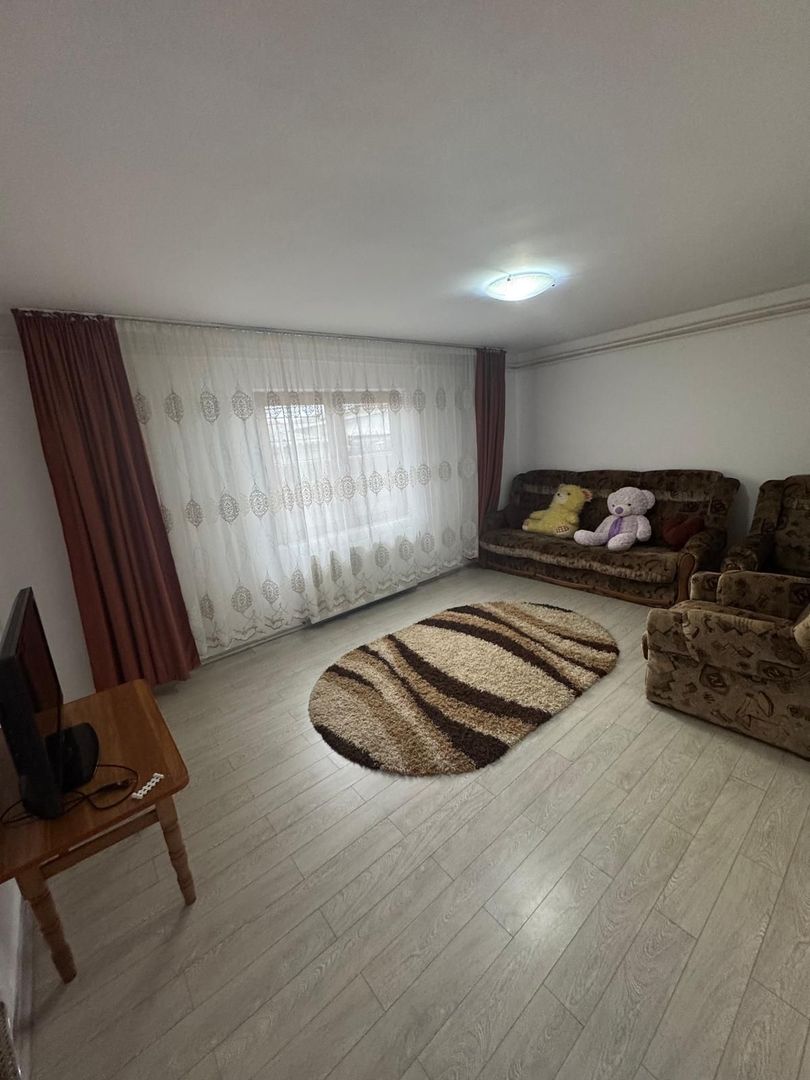 Casă de vânzare pe strada Sabarului - Poză 1