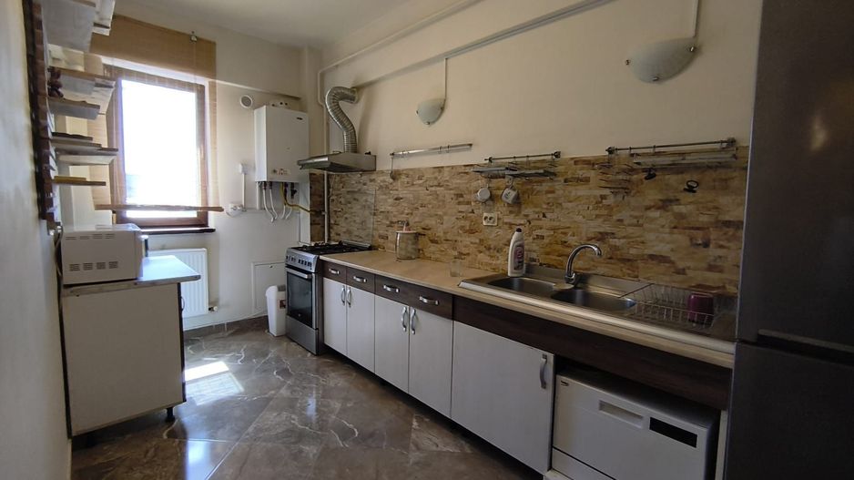 Apartament 2 camere Dec 58 mp+ loc de parcare Cug Capitol 92000 euro - Poză 4