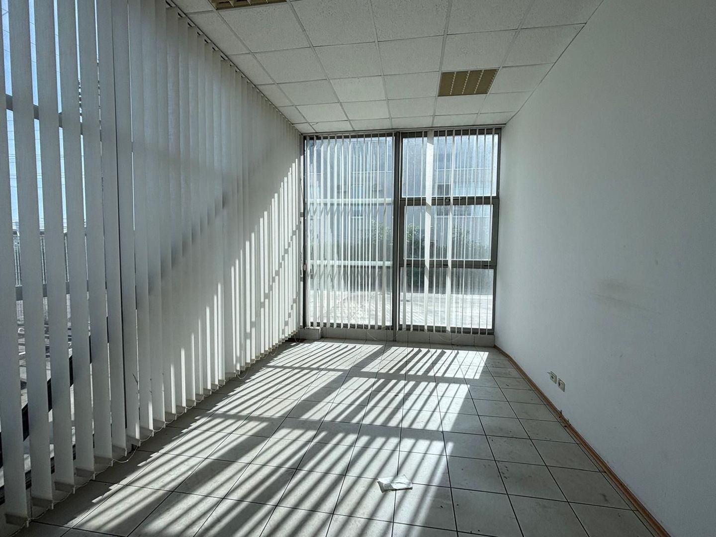 Depozit cu showroom de inchiriat de 1600 mp - Poză 9