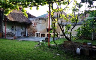 Casa de 150mp / cu spatiu comercial la parter / Sadu - Poză 6