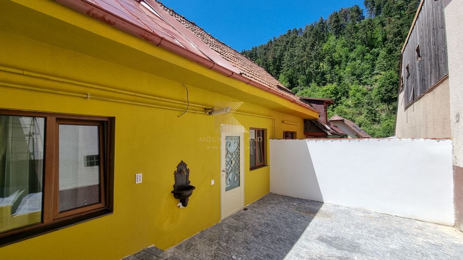 Casă individuală complet renovată, situată în centrul istoric al Brașo - Poză 1
