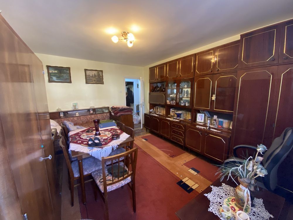 BRASADAS vinde ap 2 cam etaj 1 zona CENTRALA cu garaj. - Poză 1