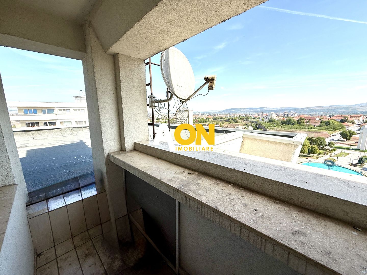 De vanzare apartament 2 camere, vedere superba Cetatea Alba Carolina - Poză 10