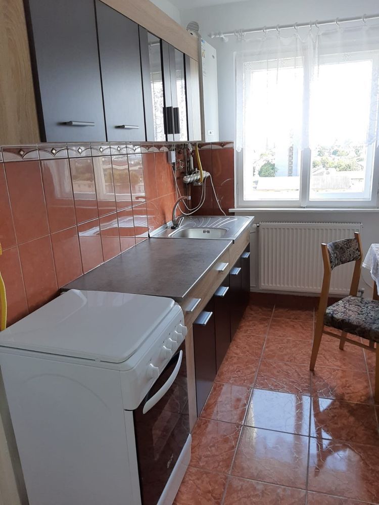 Vand apartament 2 camere - Poză 1