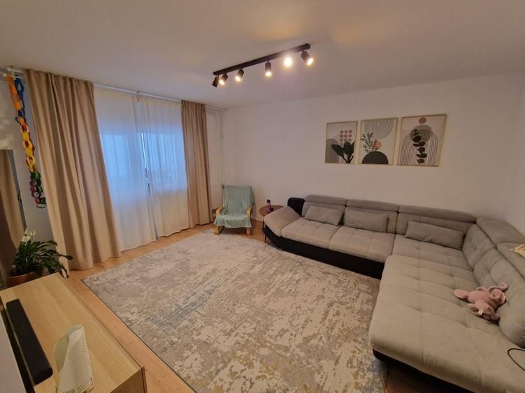 Vanzare Apartament 4 Camere Adiacent Nerva Traian - Centrala Proprie - Poză 1