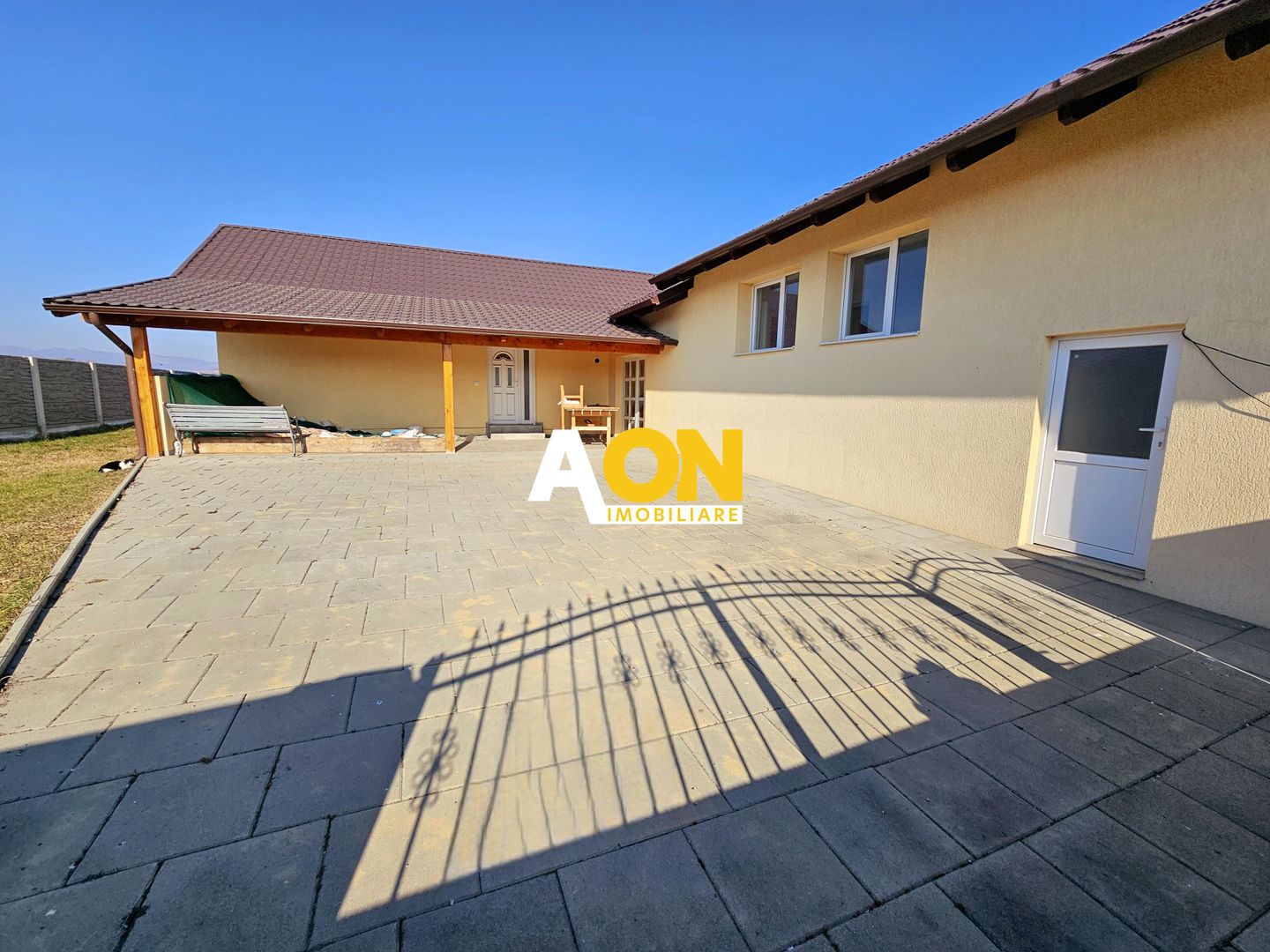 Casa cu 4 dormitoare, 821 mp teren - Poză 2