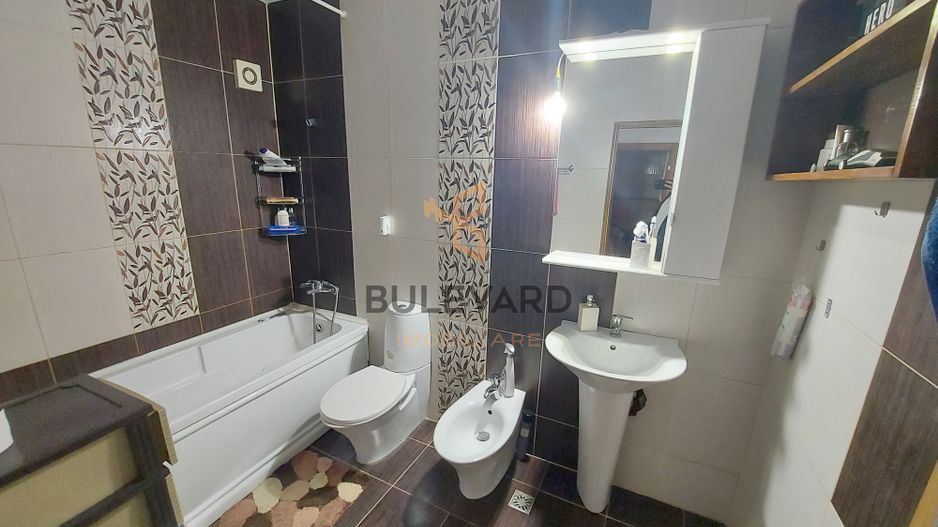 Apartament cu 3 camere 73.5 mp,  zona strazii Florilor! - Poză 4