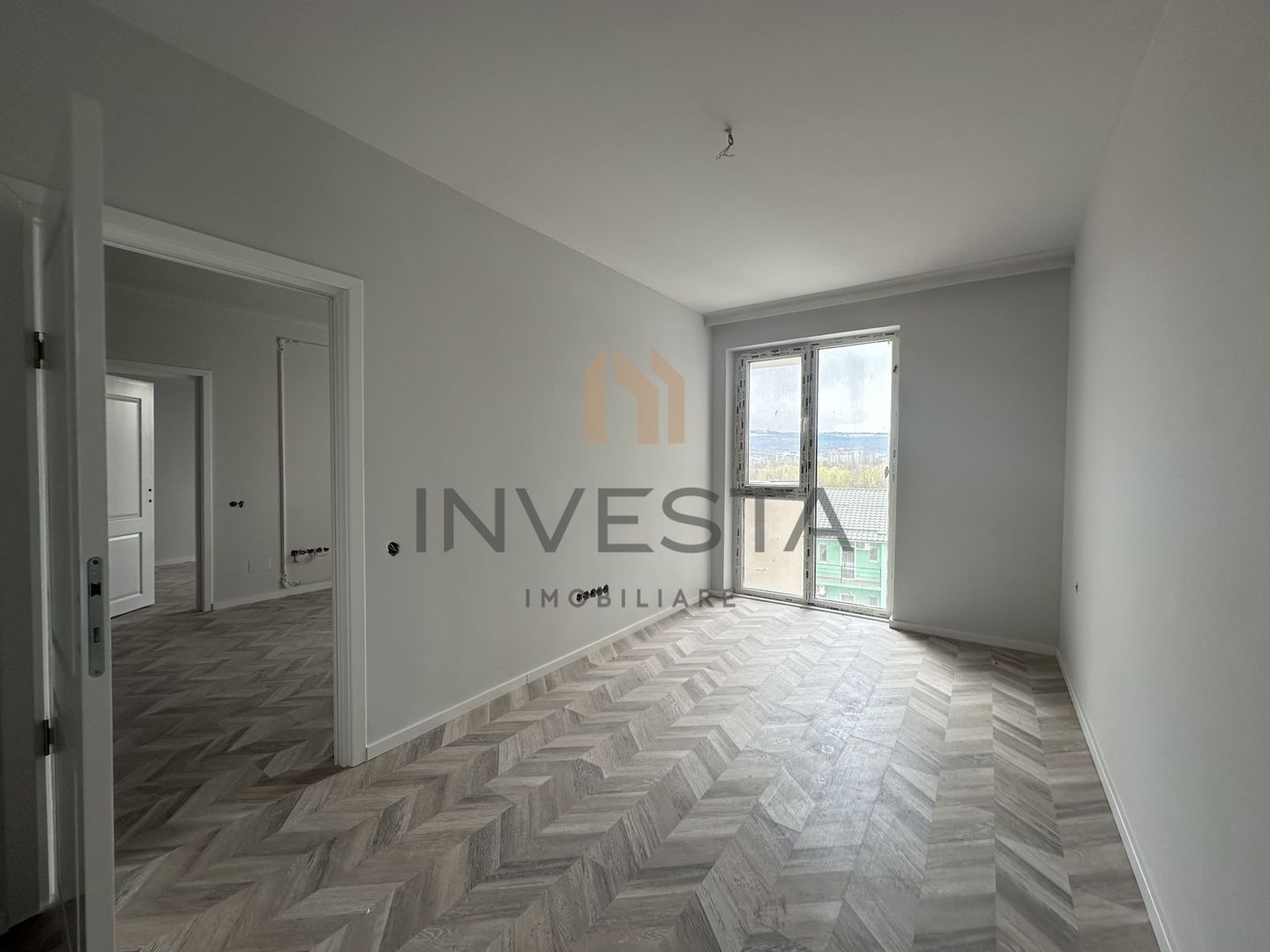 Intre Lacuri/Finisaje premium - Poză 2