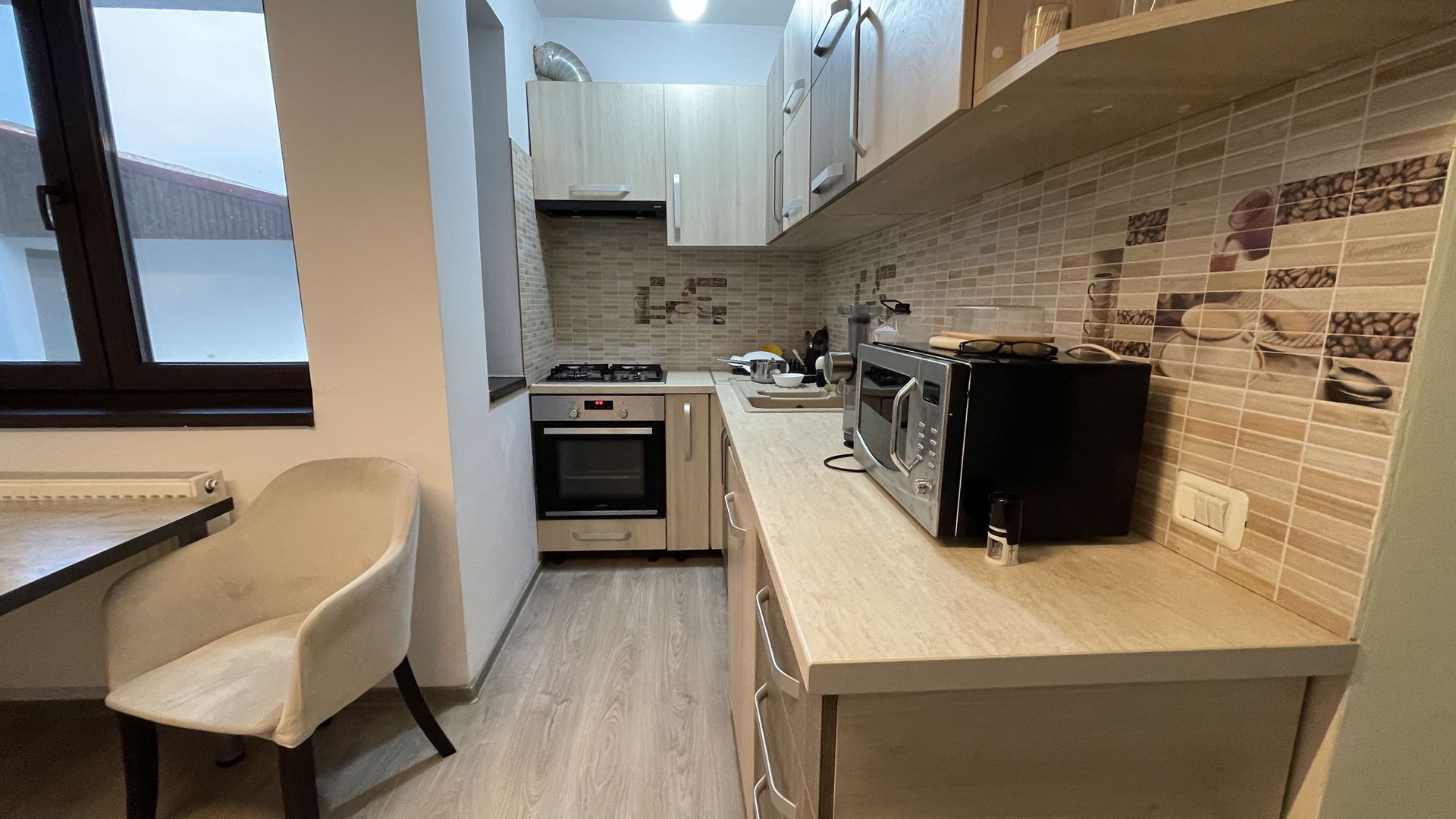 Casa moderna P+1E,spatioasa,teren 700 mp in Sacalaz - Poză 9