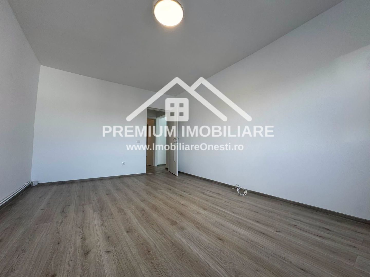 Apartament 2 Camere - Zona de sus - Renovat total - Poză 10