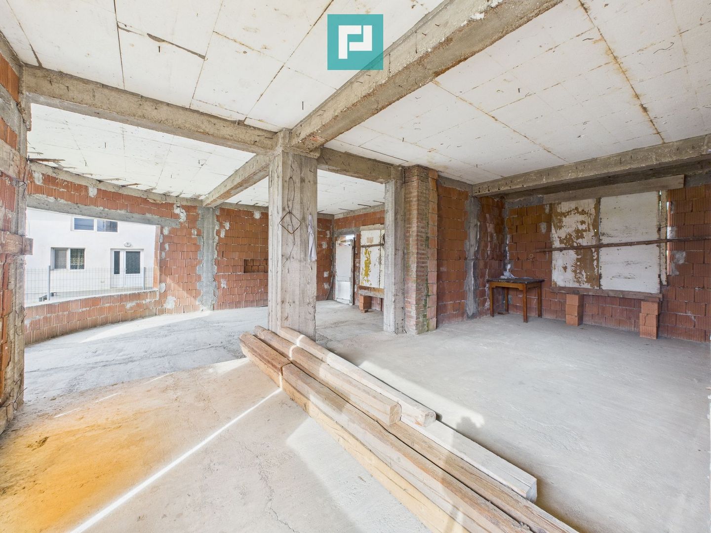 Casă la roşu S+P+1 în Bodrogu Nou - Poză 6