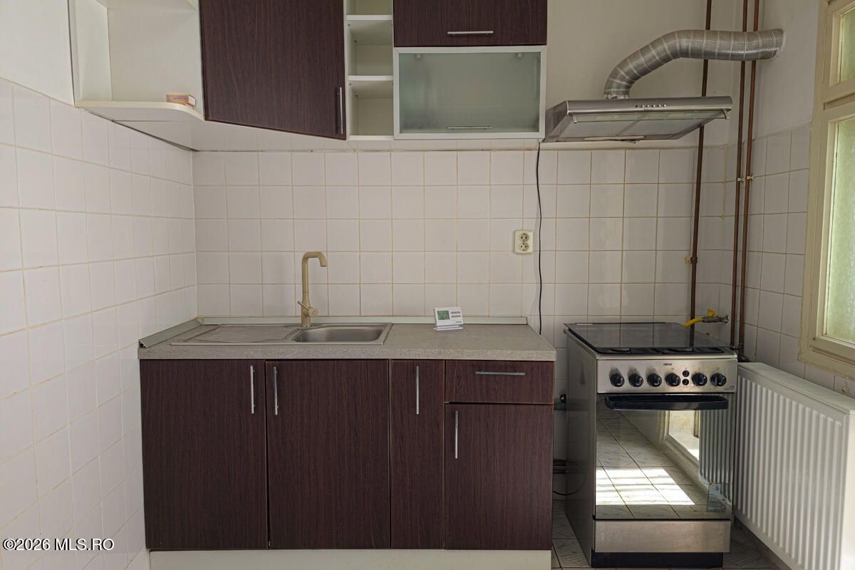 Soarelui - Scoala 30 - 3 Camere, Decomandat, 2 Bai, Etaj 2, Centrala - Poză 6