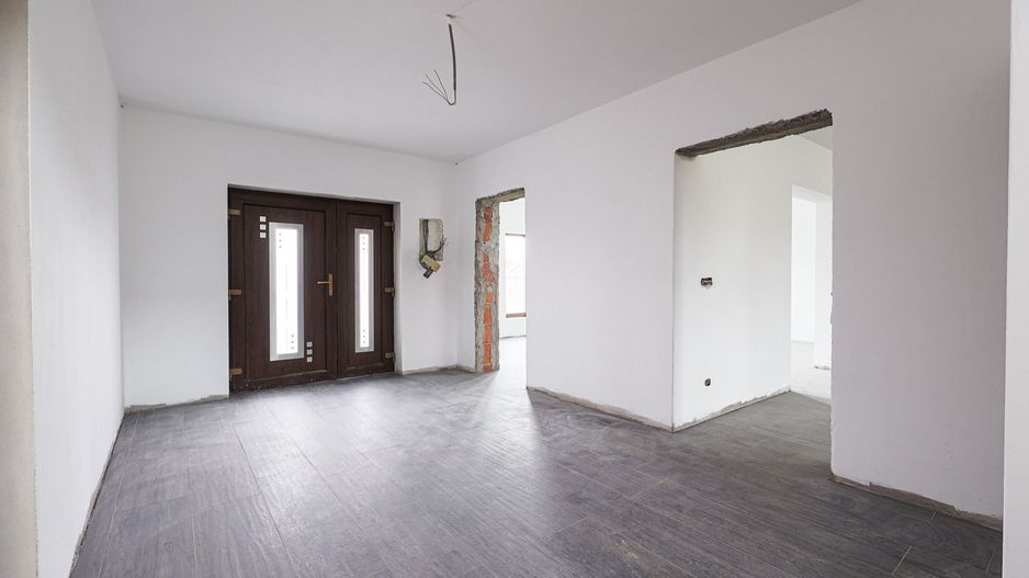 Casă nouă, impunătoare și luminoasă, construită cu griijă la detalii. - Poză 8