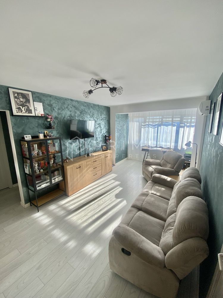 Apartament cu 2 camere, renovat și mobilat – Vedere panoramică - Poză 1
