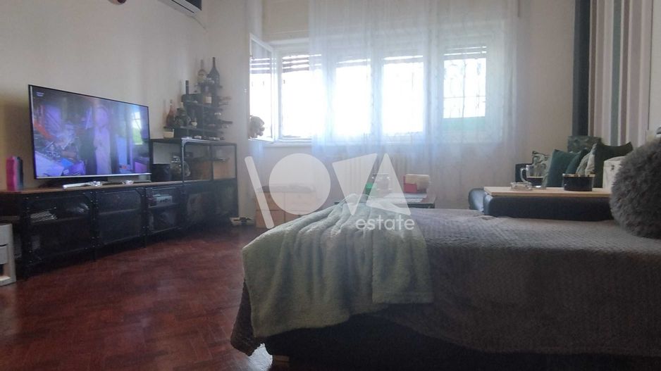 De vânzare: apartament 3 camere Piata Victoriei - parter înalt - Poză 2