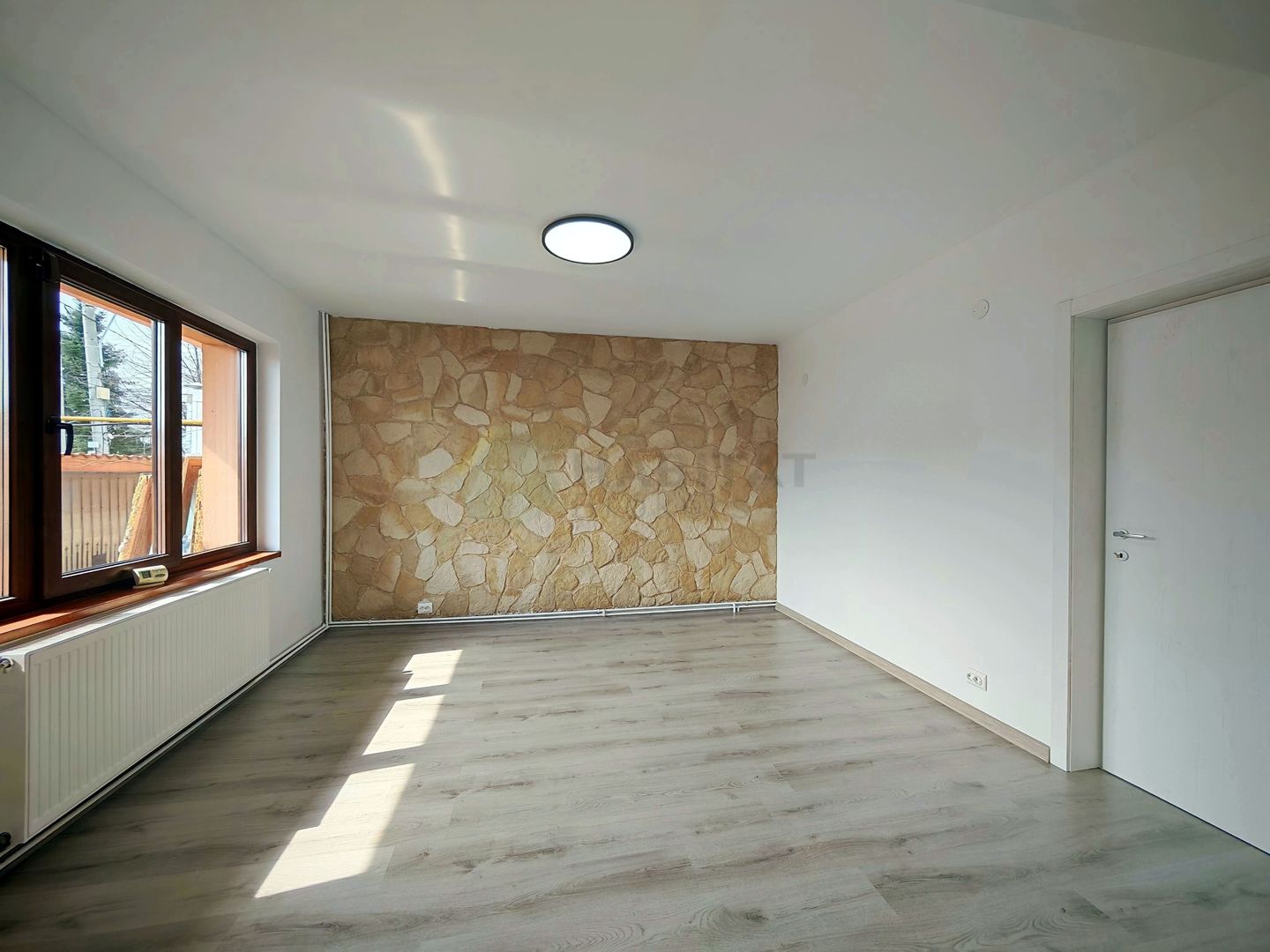 Vilă Individuală cu o curte generoasa zona Aparatorii Patriei - Poză 3