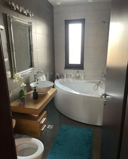 Apartament premium cu 2 camere, balcon generos, aproape de centru. - Poză 9