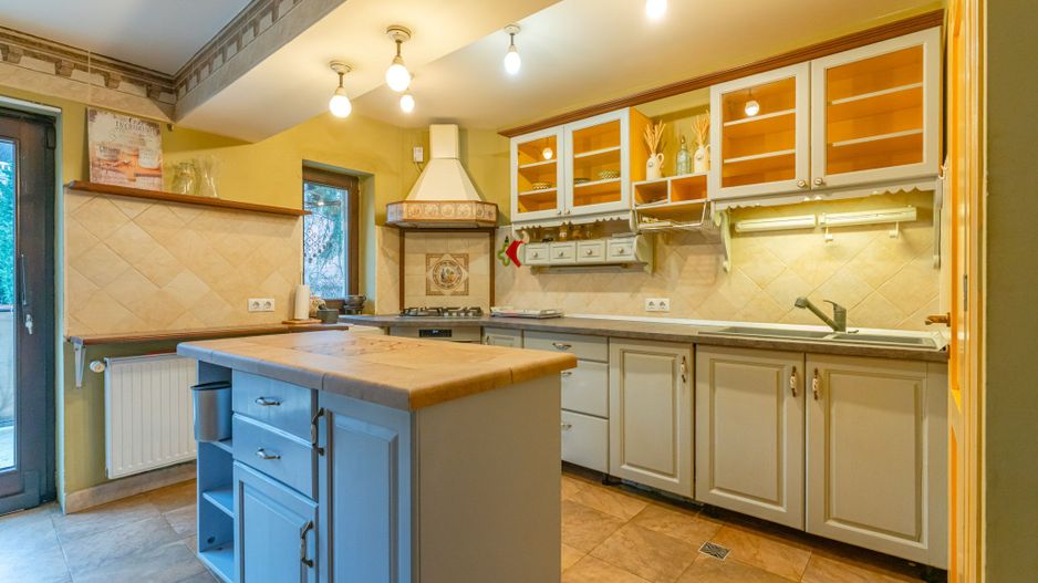 Casă individuală cu 7 camere lângă AFI Mall, ideală pentru birouri sau locuință - Poză 5