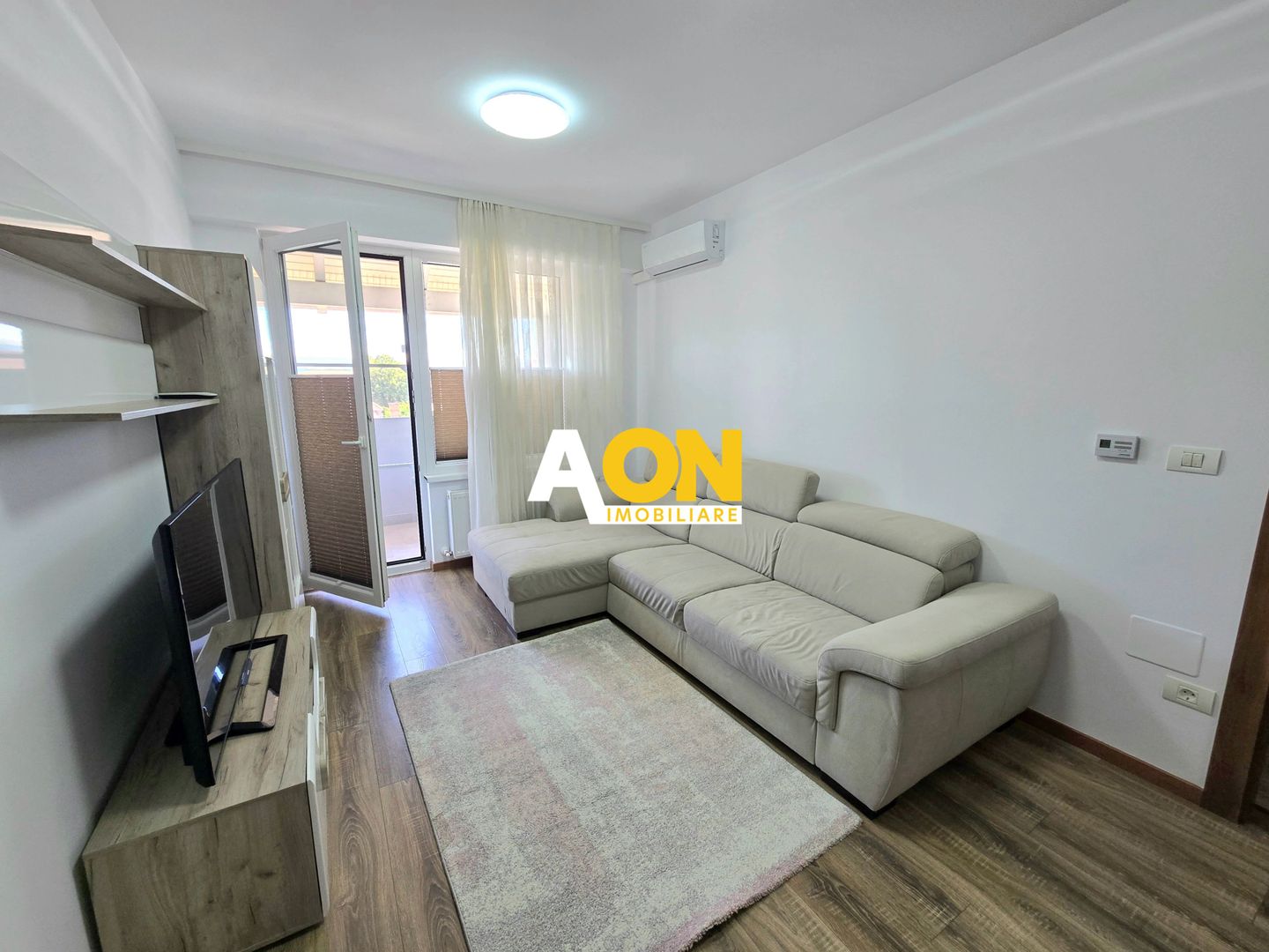 Apartament cu 3 Camere, Complet Mobilat, Bloc Nou, Zona Centru - Poză 1
