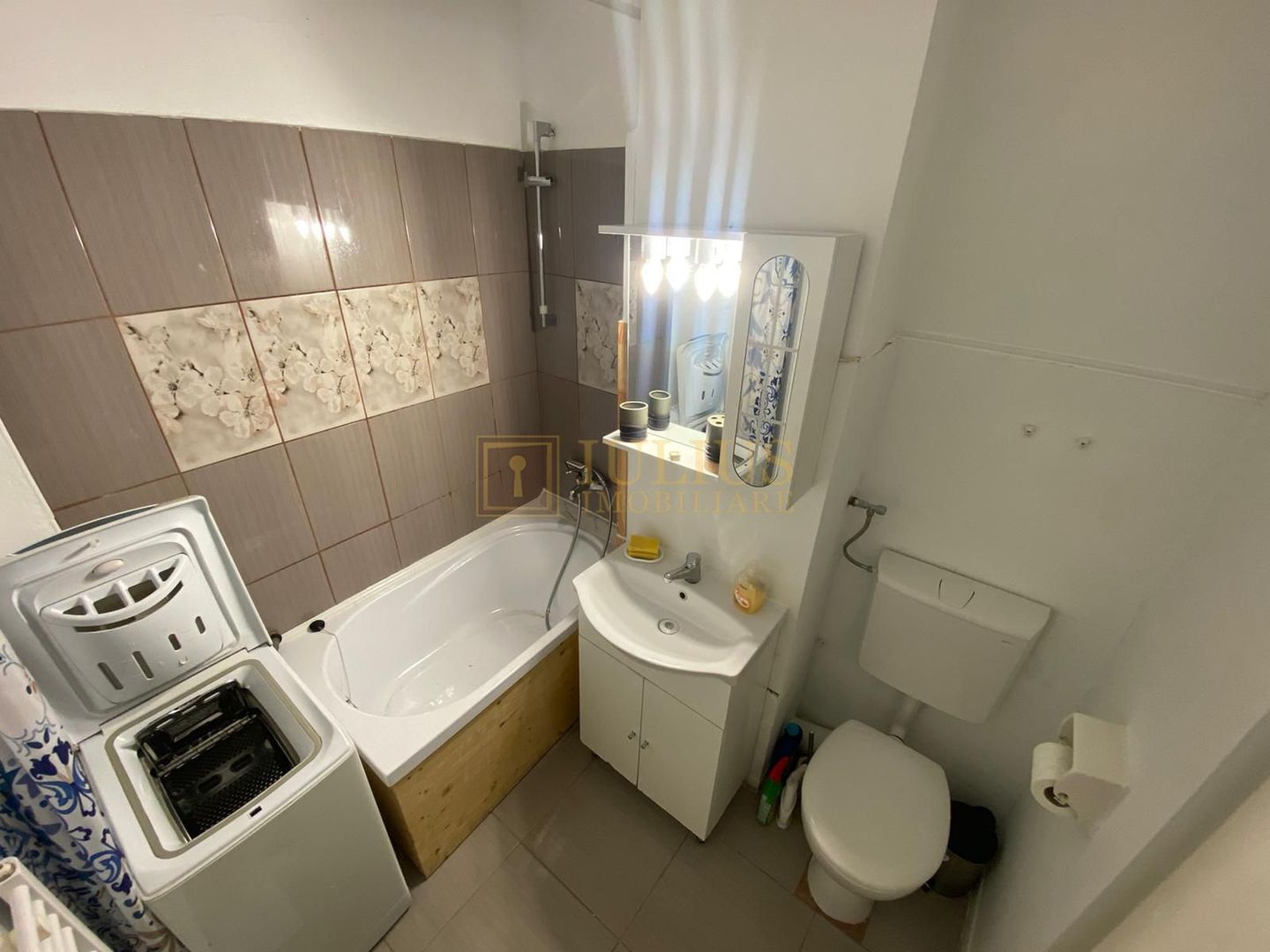 2 dormitoare, centrala proprie, bucatarie inchisa. Piața Libertatii. - Poză 15