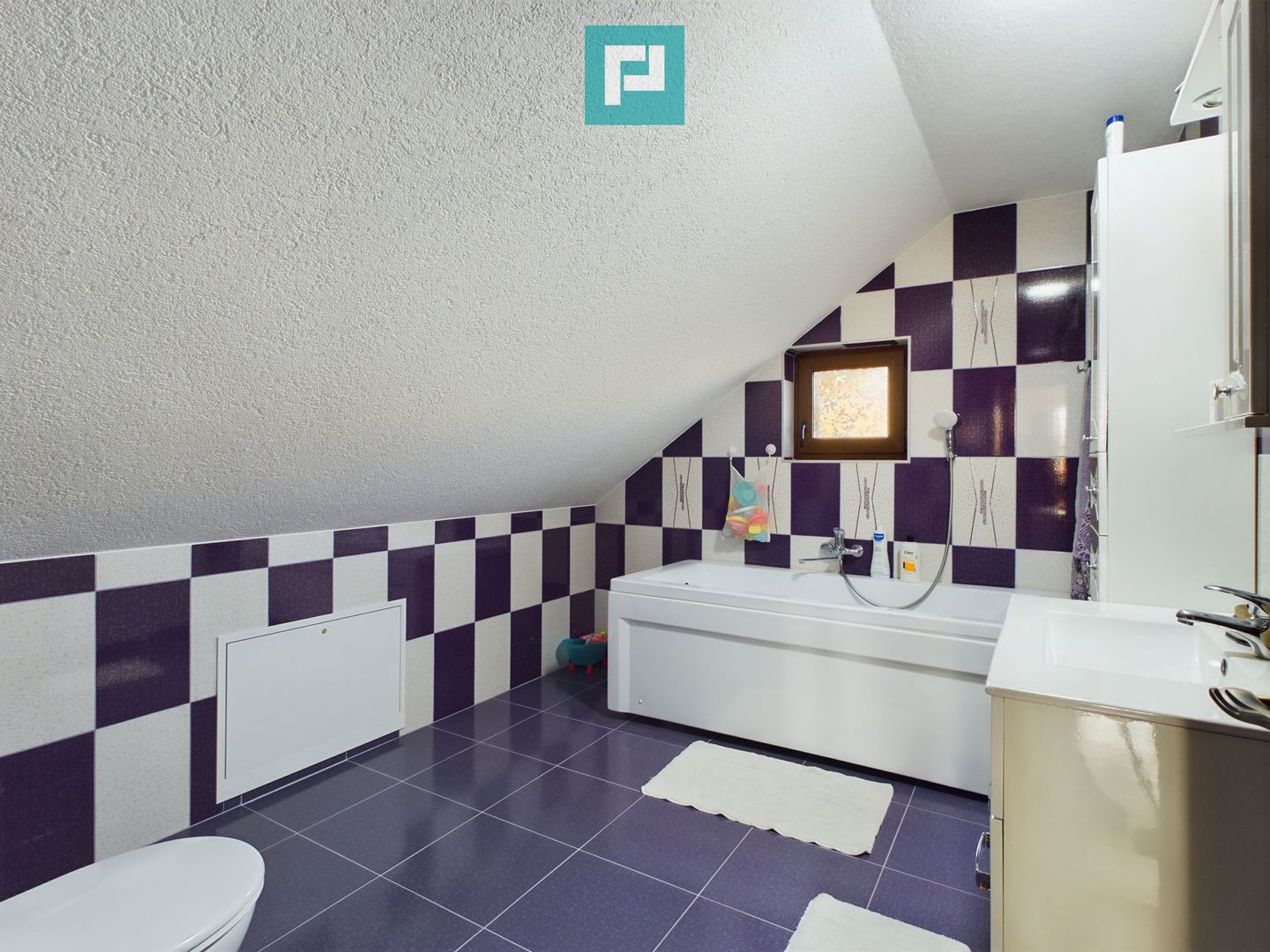 Vilă cu mansardă în Bujac - Poză 30