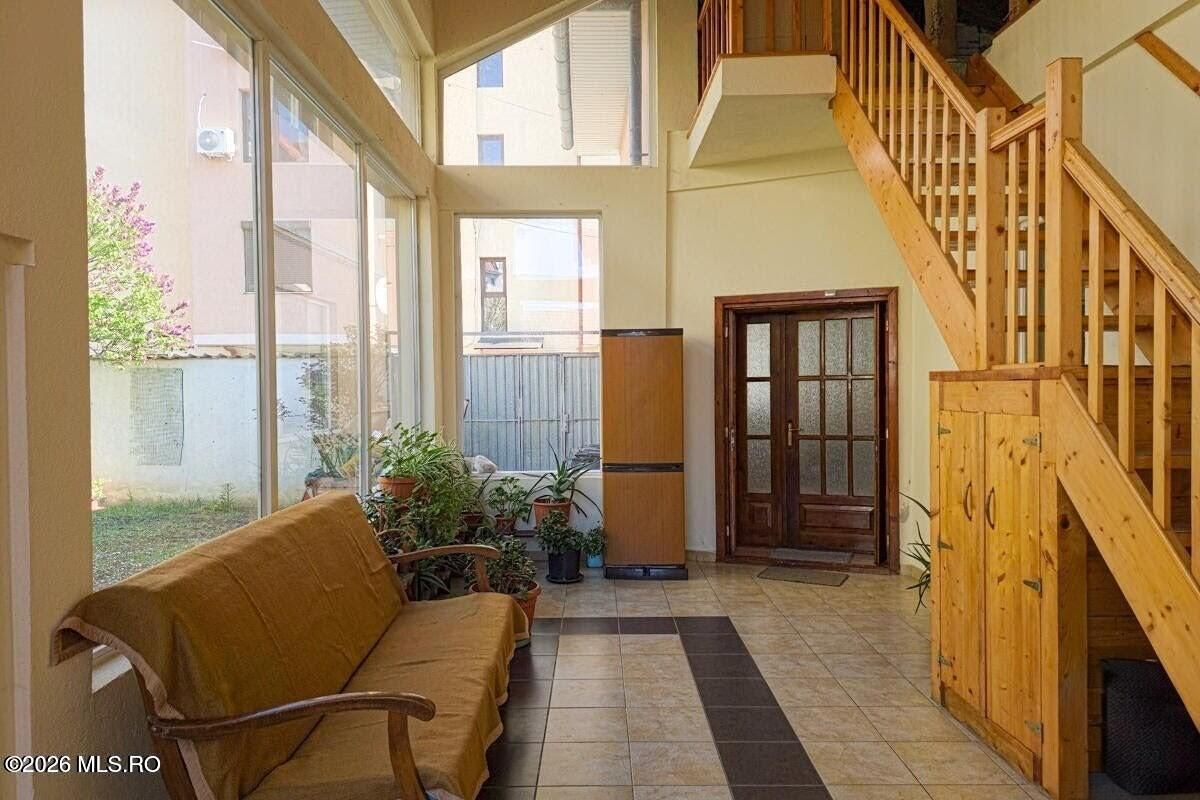 Lunei - Ion Neculce, 2 Apartamente. Mansarda 157 mp. Anexe, Lot 475 mp - Poză 3