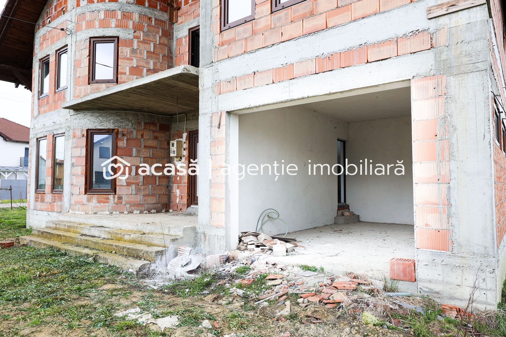 Casă nouă, impunătoare și luminoasă, construită cu griijă la detalii. - Poză 13