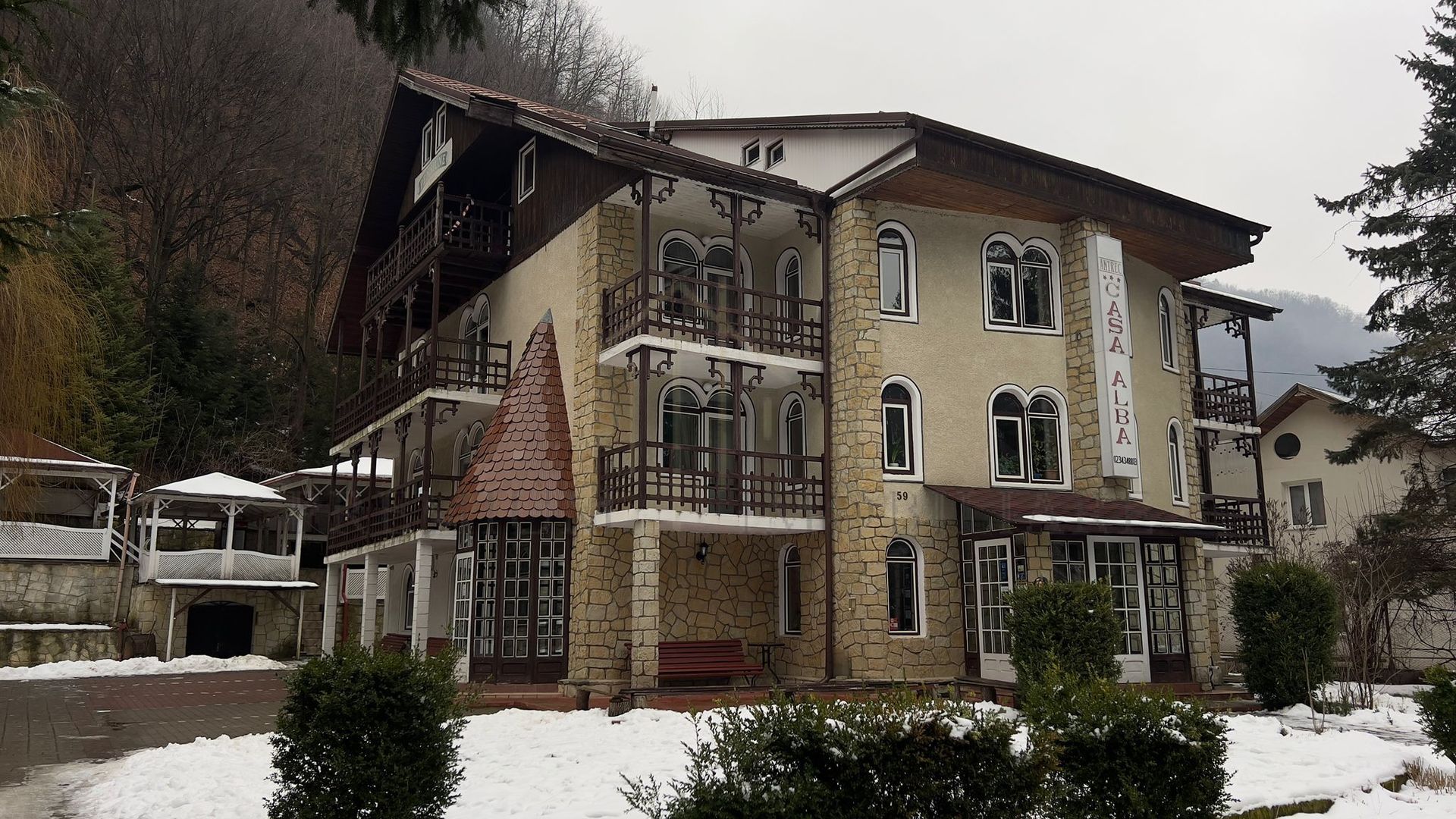 Hotel / Pensiune de vânzare în Central, Slanic-Moldova - Poză 1