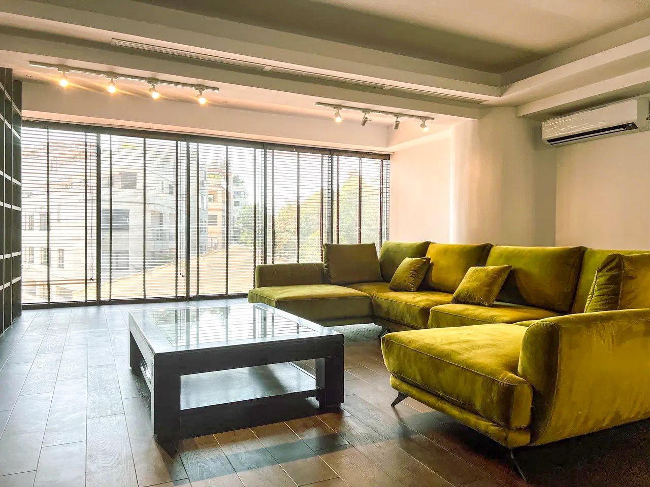 Închiriere apartament 4 camere 163mp | Parcare și boxă incluse - Poză 1