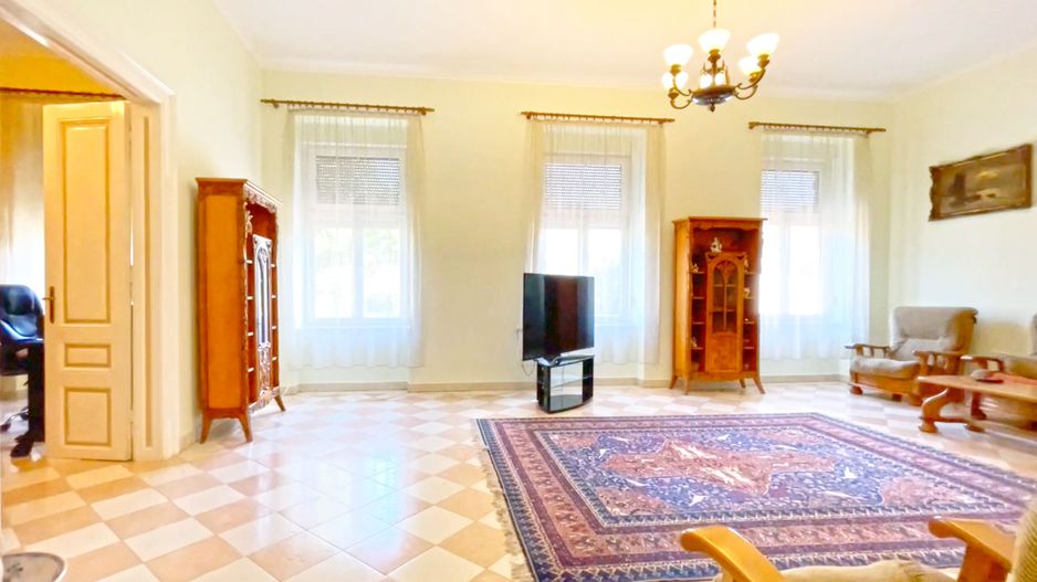 Casă boierească în zonă centrală - Poză 4