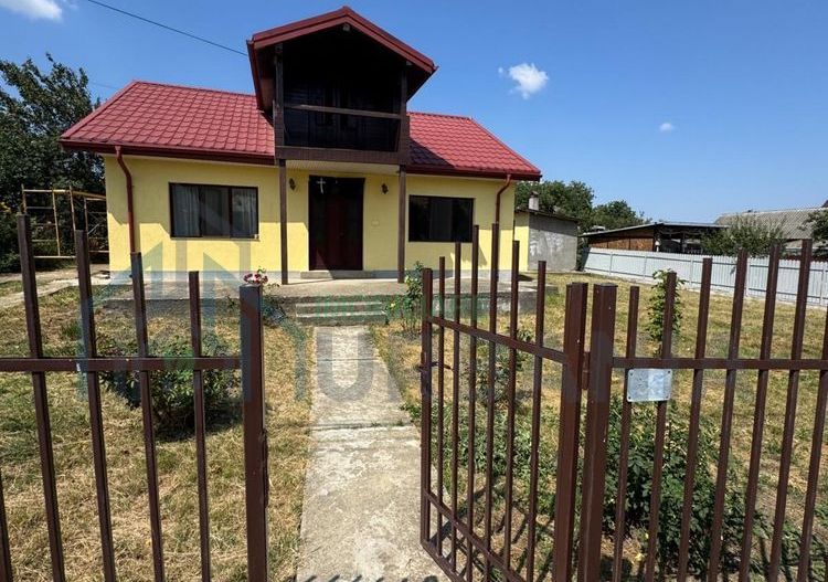 Casă renovată cu 3 camere și teren de 1000 mp în Letcani, Iași - Poză 2
