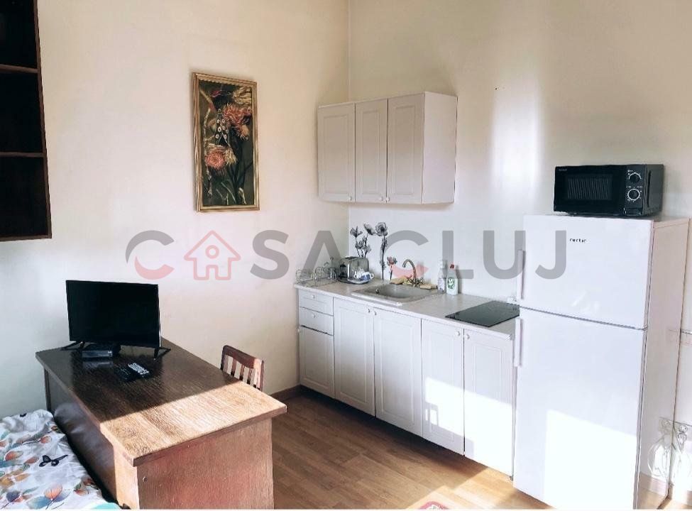Apartament în vilă, zonă centrală, parcare - Poză 6