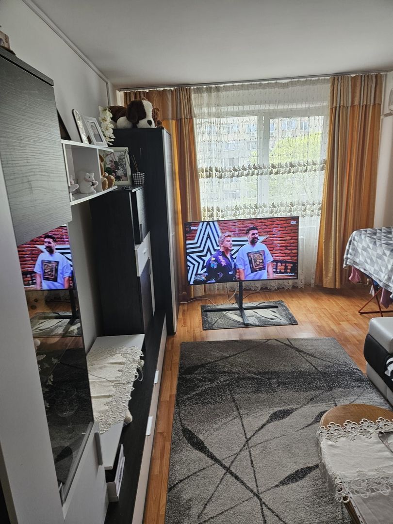 Vand apartament 3 camere Crangasi - Poză 1