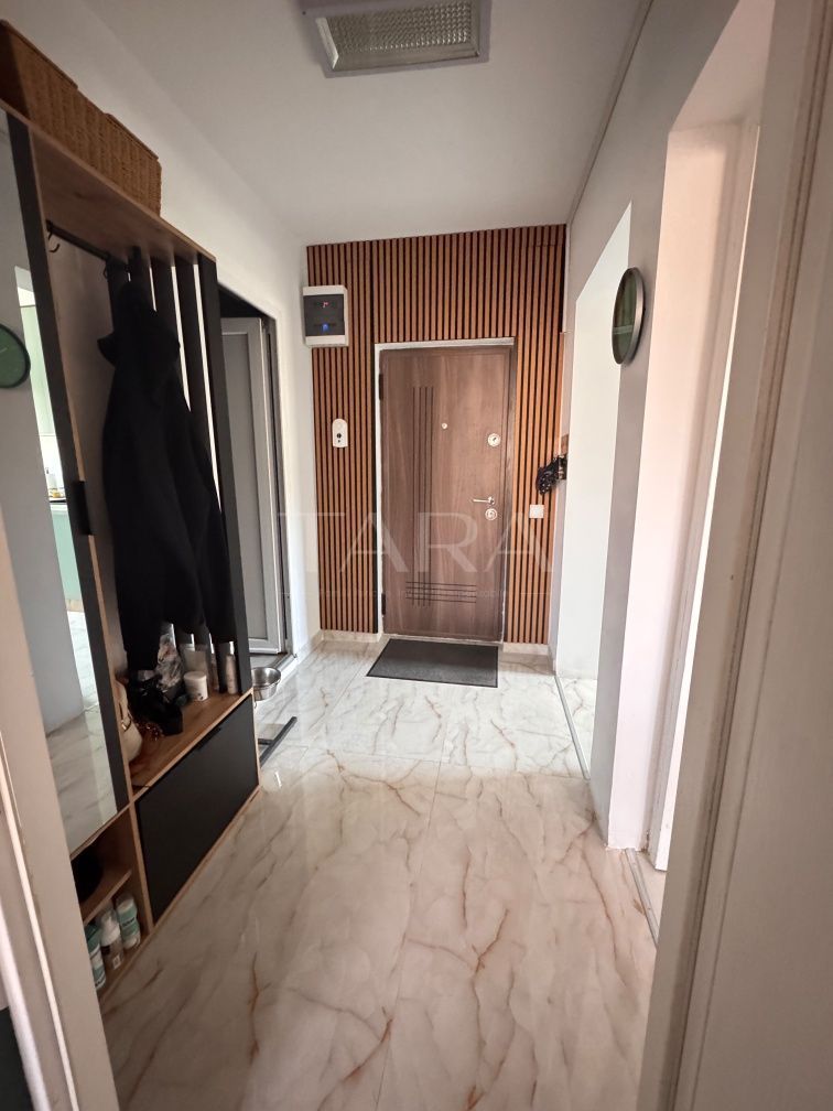 Apartament decomandat, renovat complet, mobilat, parcare inclusă. - Poză 4