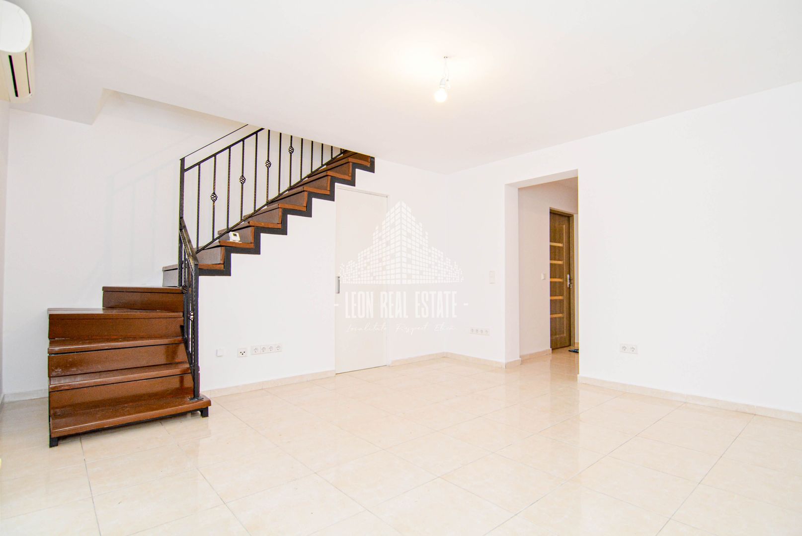 Casă înșiruită în prima parte a Florestiului, zona Stadion - Someșului - Poză 1