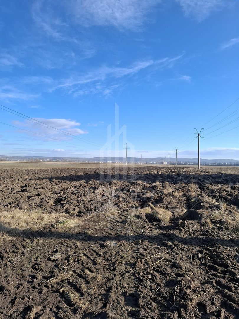 TEREN INTRAVILAN PENTRU CONSTRUCTIE BLOCURI-20000 MP, ZONA CALEA SURII MICI - Poză 2