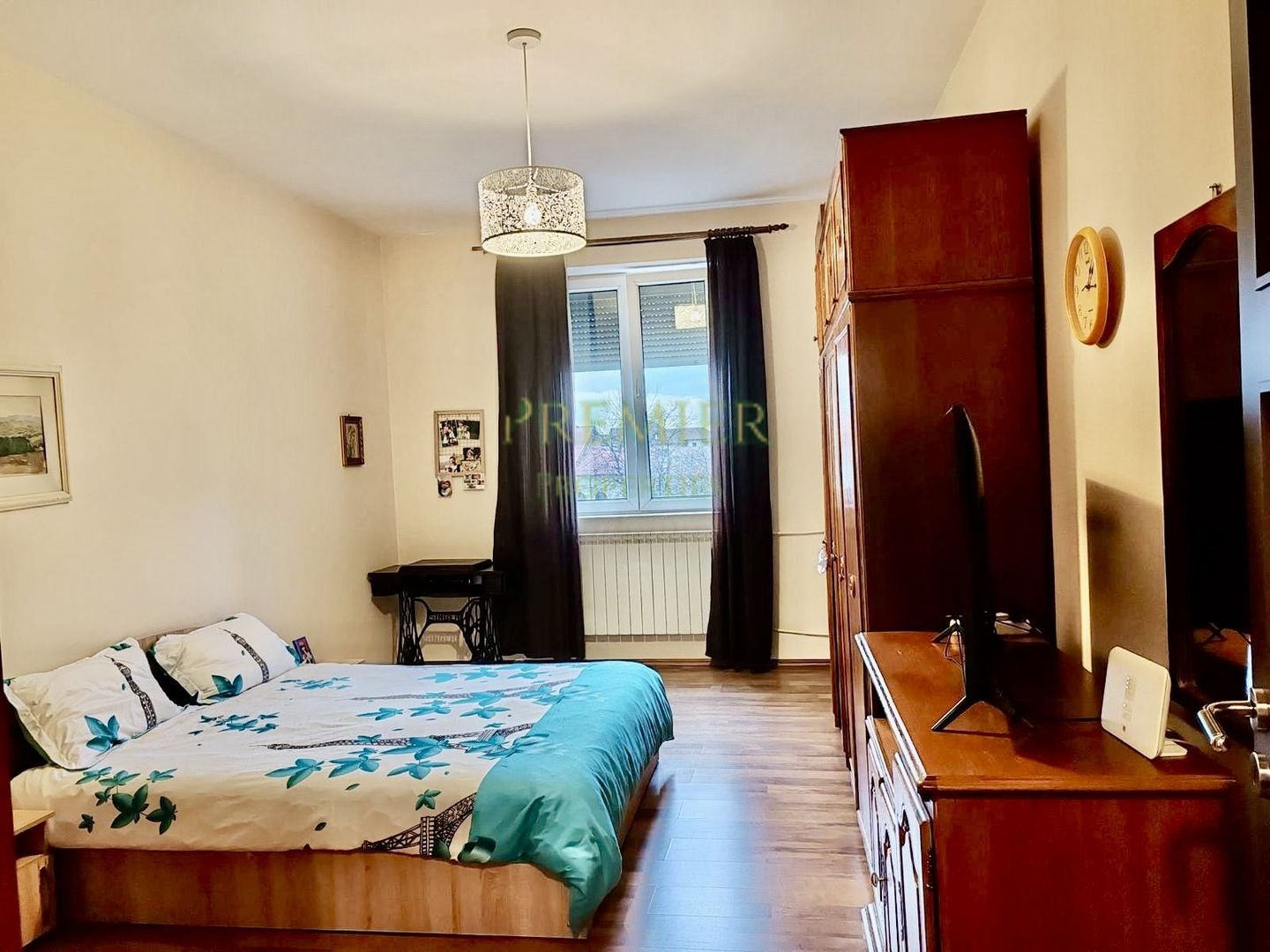 Bloc Rusesc Bucurestii noi vis a vis de metrou Bazilescu boxa - Poză 2