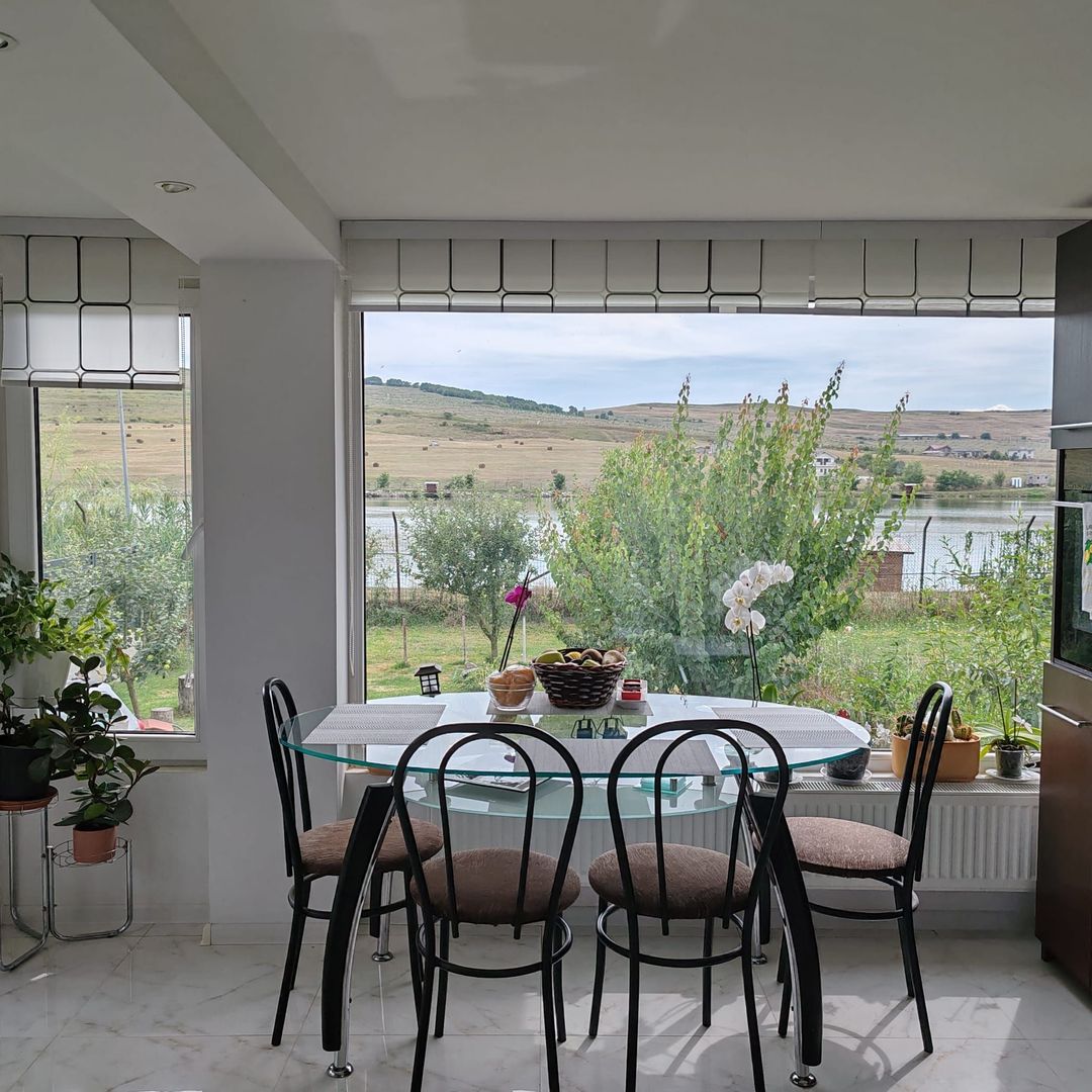 De vanzare! Casa in Campenesti, langa lac - Poză 1