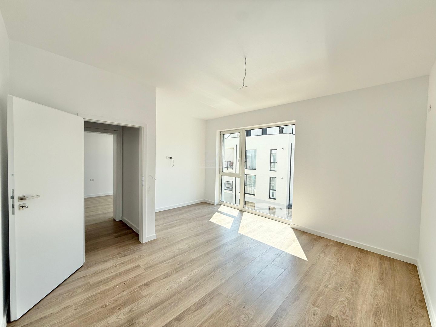 Comision 0! Etaj 1. Bucatarie inchisa. Loc de parcare. Lift. - Poză 1