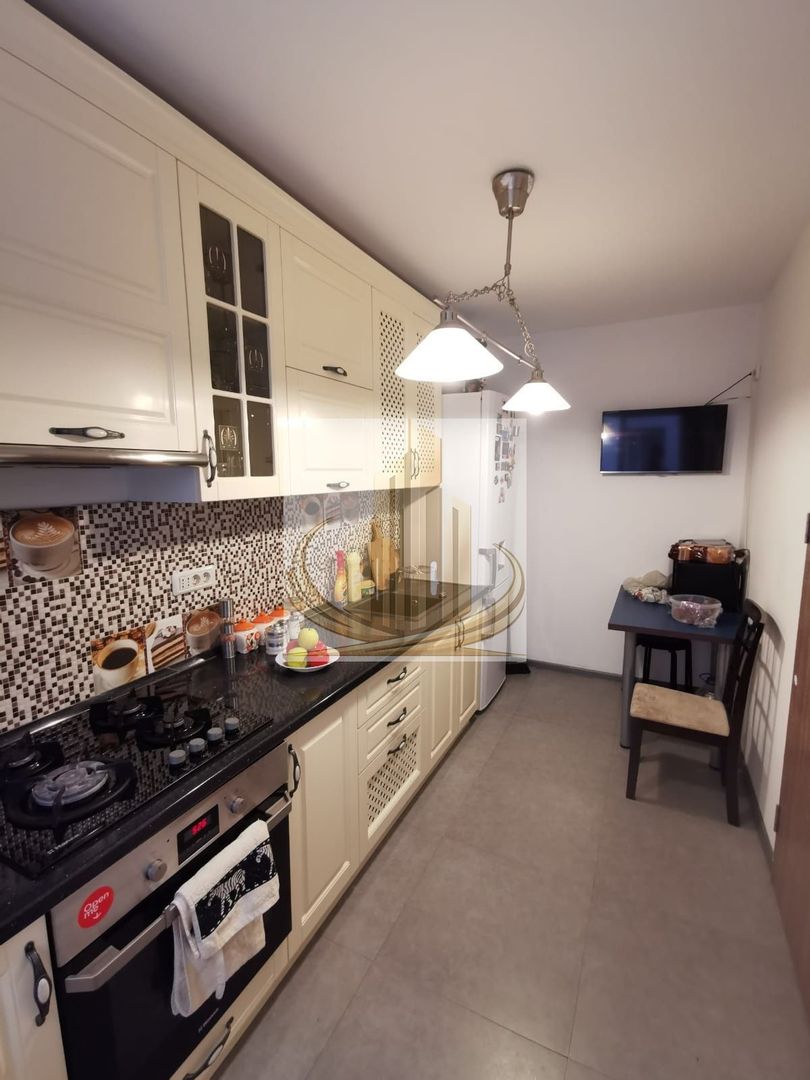 Vând apartament cu trei camere confort 1 - Poză 6